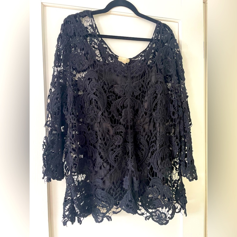 Gorgeous black crochet lace overlay top with tank top 3XL
